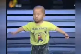 萌娃张俊豪跳《江南style》把评委都逗乐了，有意思视频封面