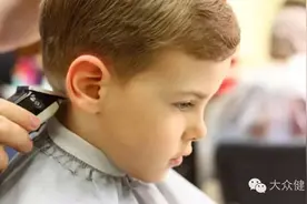 夏季，别给宝宝剃光头图片