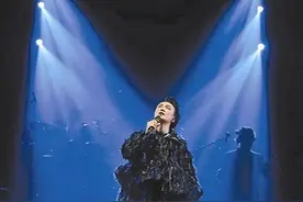 陈奕迅深圳开唱很惜言 歌迷大呼值回票价图片