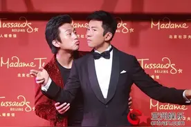 邓超蜡像北京揭幕 邓超否认郑恺发飙 凤姐晒邓超搞怪照图片