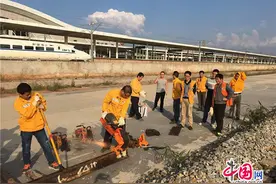玉林工务段举办断轨应急演练提升职工应急处置能力图片