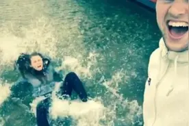 英小伙整蛊姐姐走红 网友吐槽:还好不是我弟弟图片