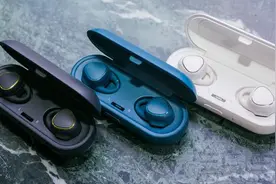 三星发布超便携蓝牙运动耳机Gear IconX图片