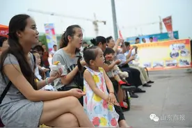 飙高音、显深沉，劲歌劲舞现场火爆！章丘有场“群星演唱会”图片