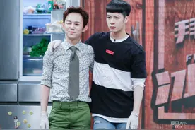 [GOT7][新闻]160717 哥哥收割机王嘉尔 最新战果竟是狗哥图片