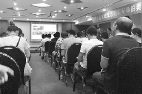 二手车贩倒卖武汉“泡水车”生钱图片