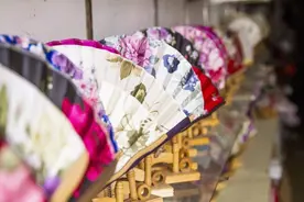 借一把折扇，迎几分风雅图片