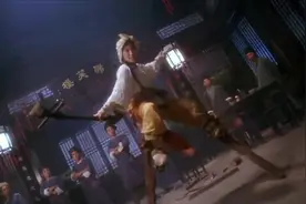 双脚趾各夹根木棍已经很厉害，最厉害的地方还能当武器用