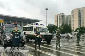 绵阳特警武警联勤巡防 威武帅气如大片图片