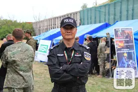 逢敌亮剑、继续前进的特警吕向东图片