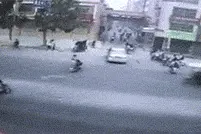 蛋碎的声音很大，非常疼！图片