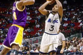NBA史上单场三分命中数10+的球员，竟有3人并列第一图片