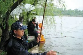 夏天的钓鱼技巧  如何在炎炎夏日满载而归图片
