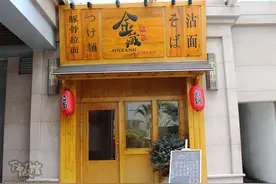 海口京华城的这家拉面店只有13个座位图片