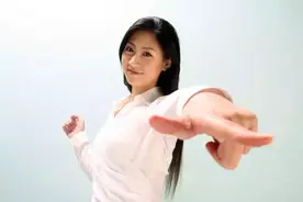 别让你的手势出卖了你（实用交际礼仪）图片