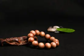 夏天佩戴老山檀香手串要注意些什么？图片