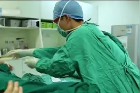 实拍男医生为孕妇接生 男医生：在我眼里只有器官