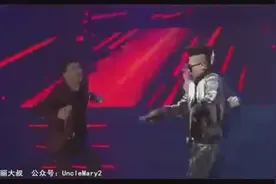 BigBang演唱会权志龙舞不齐，蓝发Top倒是认真了图片