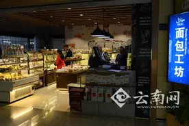 出乎意料 20元就能在昆明机场吃到的美食有十多种图片