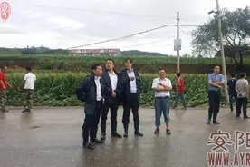 雨中坚守一线 保障通信“生命线”图片