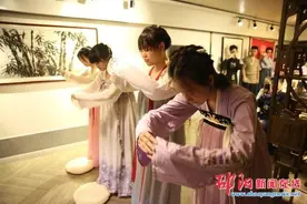 邵阳现女子穿汉服插发簪举办18岁成人仪式 现实or穿越？图片