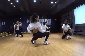 性感爵士舞蹈老师 柔软明快的节奏 引学员尖叫连连 抖音小姐姐视频封面