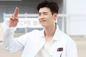 韩剧W-两个世界主演李钟硕韩孝周最新花絮照曝光 角色介绍图片