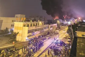 昨晚城北大火 29辆消防车前往扑救图片