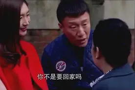 富二代美女倒追穷小子，直接追到家里，先搞定老太太视频封面