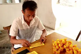 中元节到了，小哥教你如何叠金元宝，烧给逝去祖先视频封面