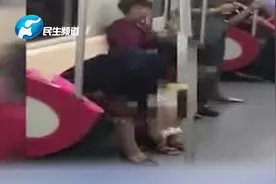 女童地铁车厢内小便 家长怼乘客：她还是个孩子视频封面