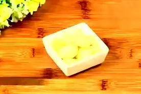 手把手教你做五香带鱼，外香里嫩，营养美味，吃一口就停不下来！视频封面