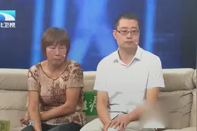 母亲认为儿子找的工作工资少没前途，逼着儿子一次次考公务员
