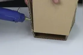 用纸板DIY狗粮自动售货机，饮水机，非常实用，看看他是怎么做的