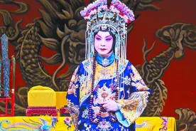 武汉戏迷热捧京剧《四郎探母》“这是一出著名的唱功戏”图片