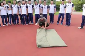 豆腐块被子的折叠过程
