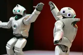 日本开始出售为人形机器人Pepper设计的服装图片