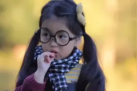 阿拉蕾近照曝光！又高又瘦，大圆脸变成精致的鹅蛋脸了！视频封面