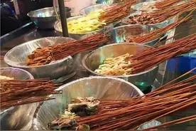 四川乐山的汉族特色小吃钵钵鸡，要流口水了！图片