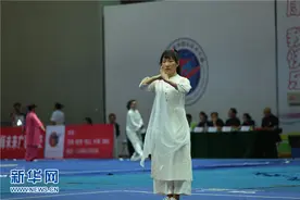 2016徐州国际武术大赛开赛 华佗五禽戏传承人风姿飒爽图片