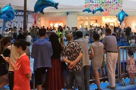 见过这样抓鱼的没?不仅把鱼免费带回家，还送悠游堂重庆唯一冰雪图片