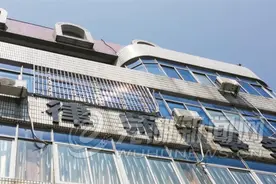 夏天使用空调也要讲文明 空调外机热风滴水扰民图片