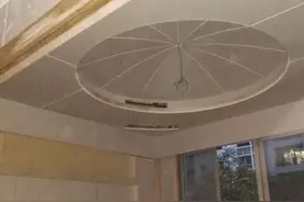 吊顶一张石膏板才25元，人工要120一张？有些还不够图片