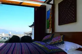 好喜欢这种带天窗的房子，躺在床上就能仰望漫天星空图片