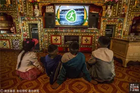 高原少年的“奥运梦” 篮球当作足球玩图片