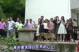 出亲了，新郎亲自开主婚车接新娘走时，乡亲们都来送亲了视频封面