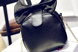 小S宋茜走秀都在用蝴蝶结单肩包图片