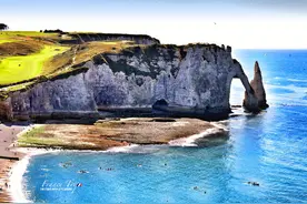 法国诺曼底的象征：面朝大西洋的埃特尔塔海岸图片