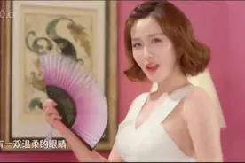 成龙《绝地逃亡》主题神曲《明明白白我的心》魔性MV，女主养眼视频封面