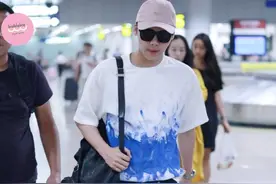 李易峰私服半夜现身机场粉色帽子萌翻了，网友:这帽子太少女了~图片